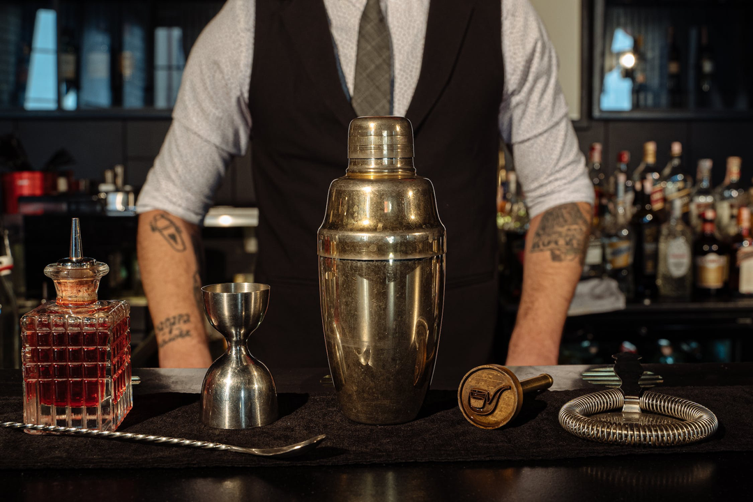 Die geheimen Tricks der Barkeeper: So verwandelst du deinen Rum Cocktail in ein optisches Highlight!