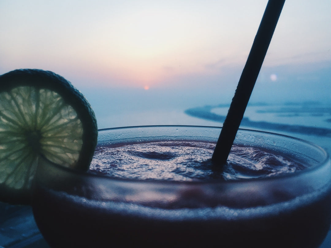 Erlebe den tropischen Sonnenuntergang mit dem "Caribbean Sunset" Cocktail!